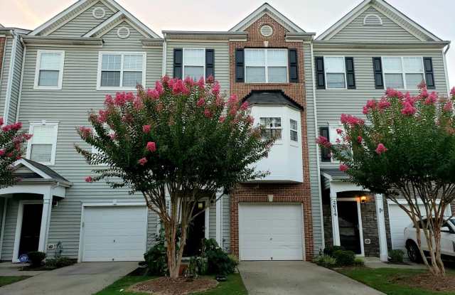3 Bed, 3.5 Bath Townhome with Garage! photos photos