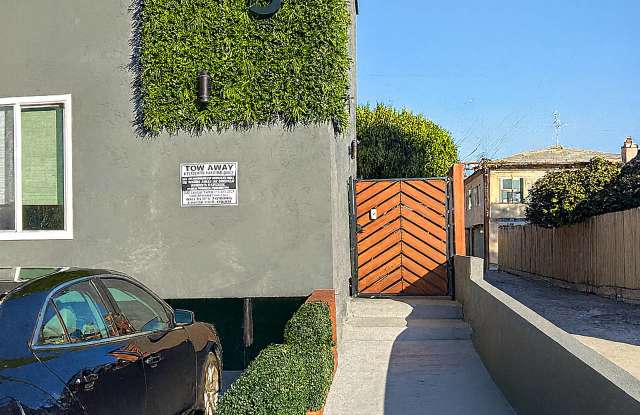ONE MONTH FREE — AC, Renovated, Sun-Filled & Walkable Normal Heights Apartment Gallery 3