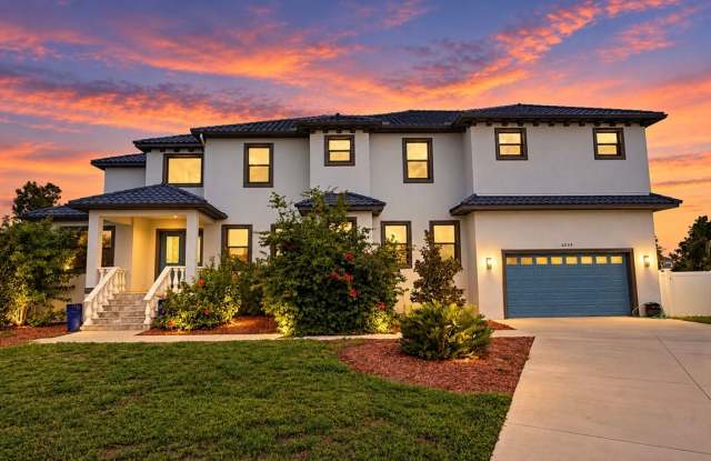 Waterfront Pool Home in Apollo Beach - 4 Bedroom / 3.5 Bath Gallery 3
