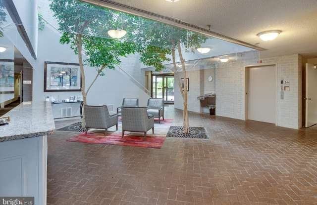 5641 BURKE CENTRE Gallery 3