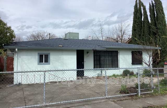 137 W. Third St. photos photos