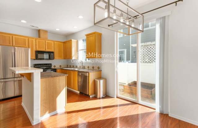 Spacious Three Bedroom Townhome in Tualatin! photos photos