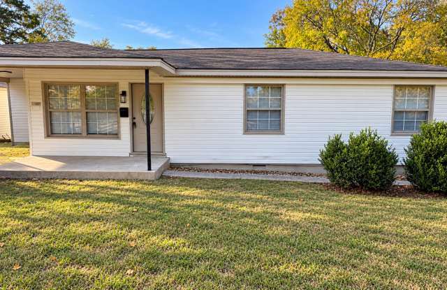 3 Bed, 1.5 Bath $1375 Gallery 1
