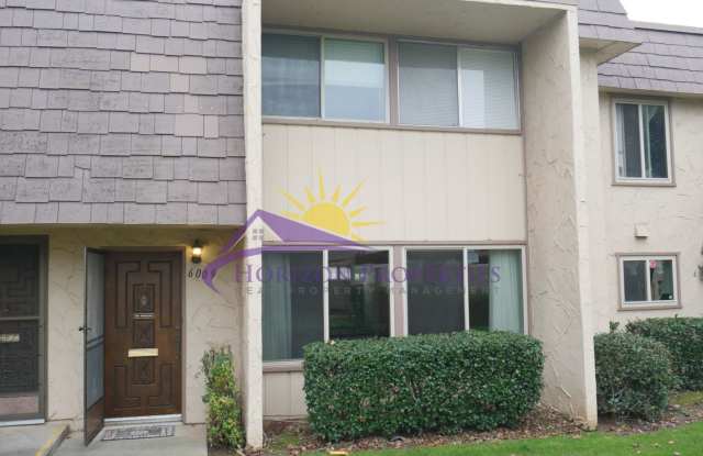 3 Bed 2.5 Bath 1,380 sqft Townhome in Carmichael - 6009 Casa Alegre, Carmichael, CA 95608