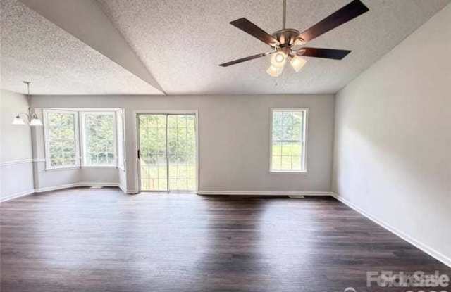5001 Jacquelyne Drive Gallery 4