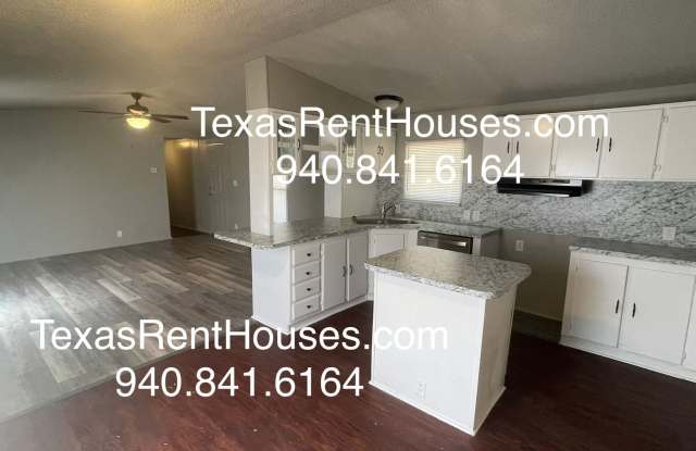 Newly Remodeled 3/2 Home Available NOW! Gallery 4