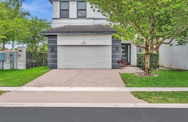 4920 Whispering Way photos photos