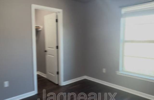 225 Long Hill Dr Gallery 3