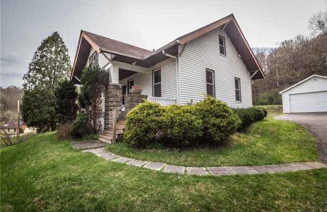 2450 Pleuchel Gallery 2