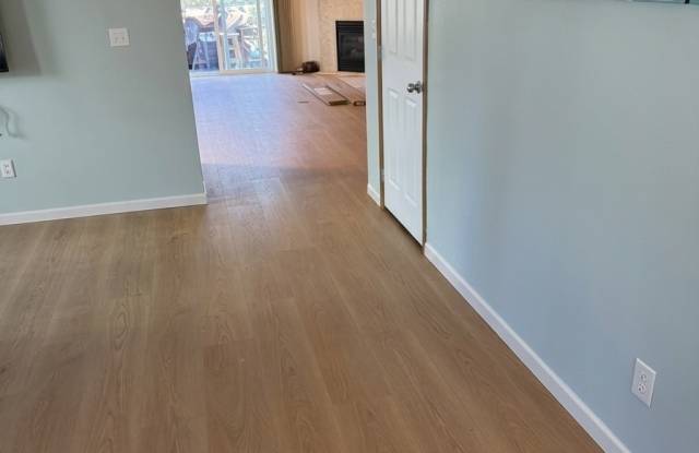 1199 Northwest Redwing Drive Gallery 2