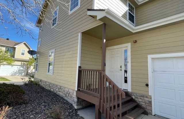 Wonderfully Updated Spacious 2 bed 3 bath Superior Townhome -- Available October 5th! Gallery 3