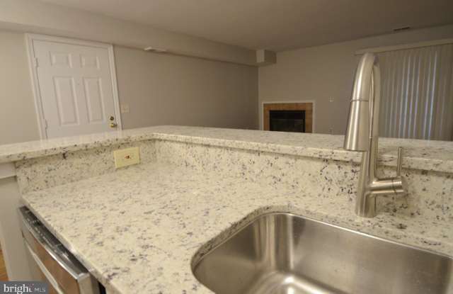 6920 MARY CAROLINE Circle Gallery 4