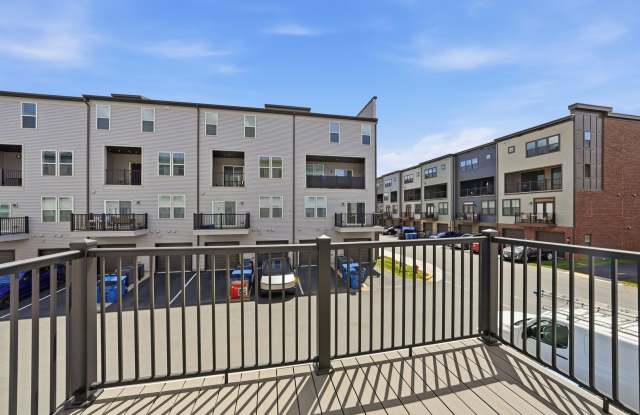 Modern 2BR/2.5BA Townhome in Ashburn Gallery 3