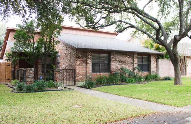 HUNTER'S CREEK SINGLE-STORY HOME photos photos
