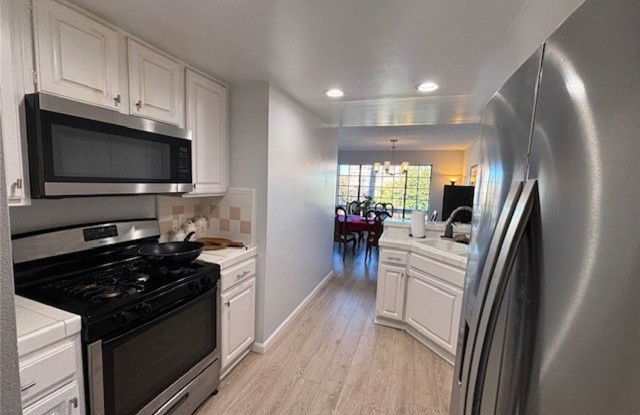 4430 Noble Avenue photos photos