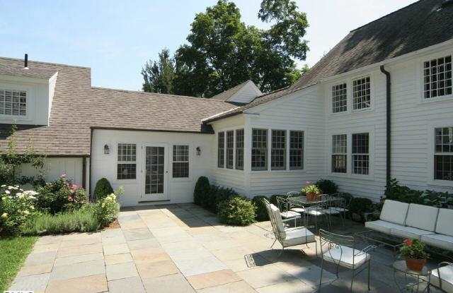298 Harbor Road Gallery 2