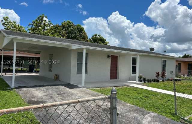 15710 SW 304th St Gallery 1