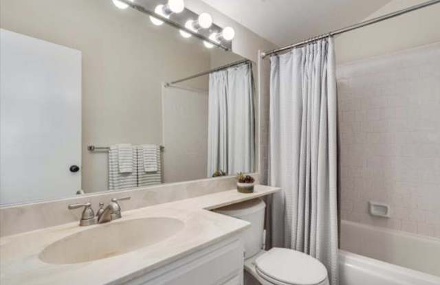 2902 Woodlake Dr Gallery 1