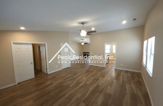 Great 4bd/2ba North Highlands Home with 2 Car Garage Gallery 4