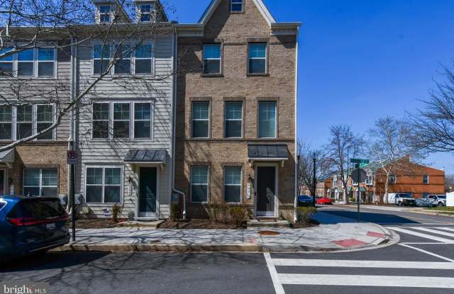 608 1/2 PARKSIDE Place NE photos photos