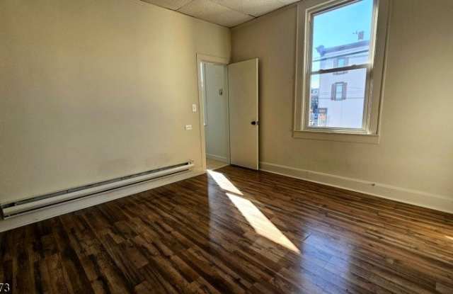 199 Main St Gallery 4