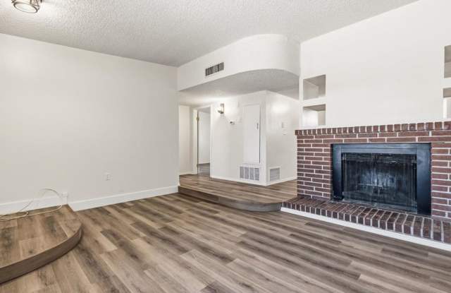 2 Bedroom 2 Bathroom Home with Flex Space & Spacious Backyard! Gallery 4