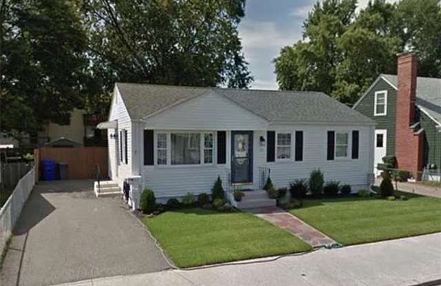 Beautifully Updated Single-Family Home with Finished Basement & Fenced Yard — Available October 1st! Gallery 3