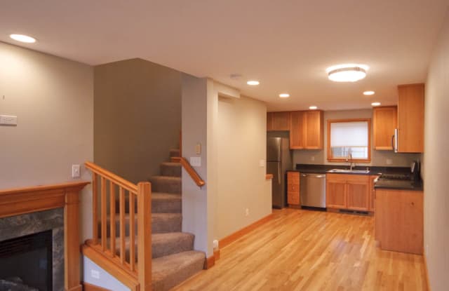 4544 41st Ave SW Apt B - 4544 41st Avenue Southwest, Seattle, WA 98116