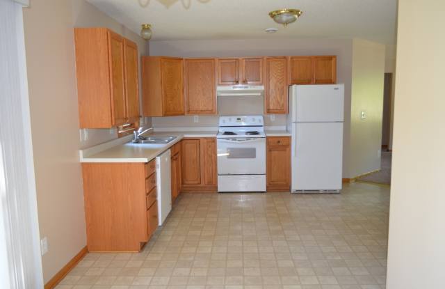 3 Bedrooms, 1 Bathroom Single Family Home in Brainerd, MN w/2 car attached garage photos photos