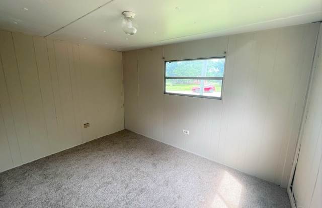 5601 N Blue Angel Pkwy - 5601 North Blue Angel Parkway, Bellview, FL 32526