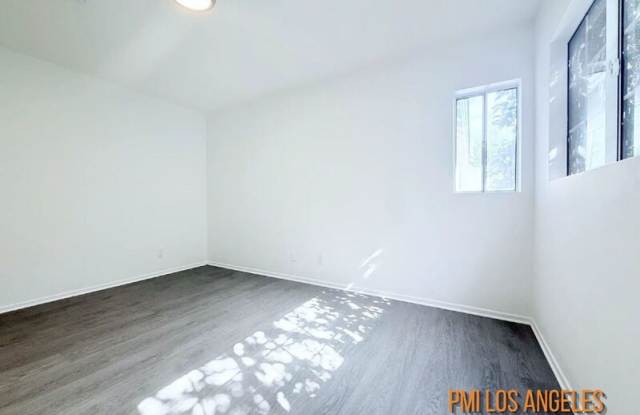 10565 Camarillo St Gallery 2