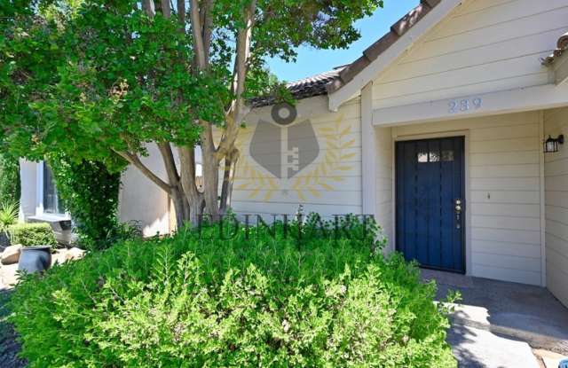 239 West Fallbrook Avenue Gallery 4