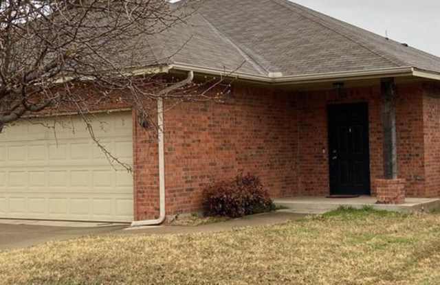 Very Nice 3 Bedroom 2 Bath Duplex With Storm Shelter in Mustang Schools photos photos Very Nice 3 Bedroom 2 Bath Duplex With Storm Shelter in Mustang Schools photos photos