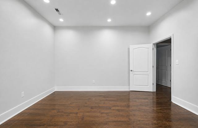 1044 Chestnut Street Gallery 3