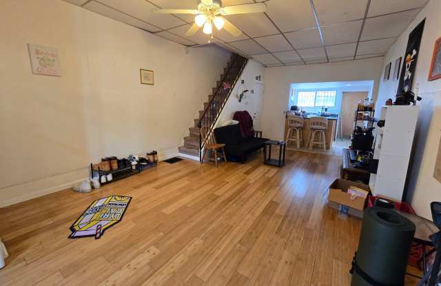 LOVELY 2 BEDROOM BREWERY TOWN HOUSE AVAILABLE JULY 10 photos photos