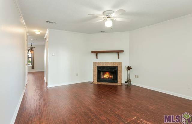 2 Bedroom Townhome  |Community Pool Gallery 4