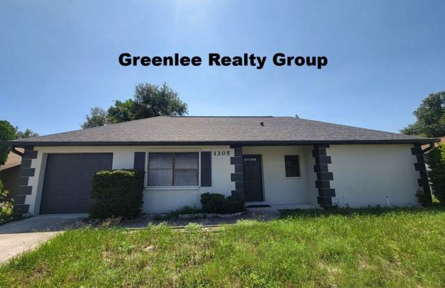 Don't miss this 2 Bed/ 1 Bath home in Holiday Lake Estates! photos photos