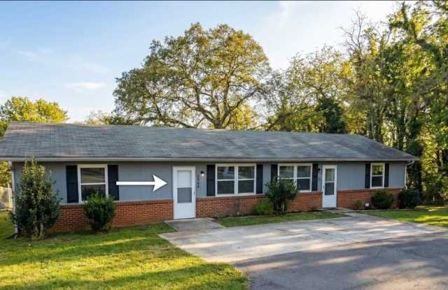 Maryville 37804 - 2 bedroom 1 bath duplex - call Tom Parry 865-607-3649 photos photos
