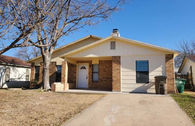 Remodeled 3 bedroom house close to everything on north side!! photos photos