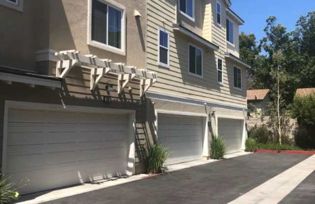 871 Suncrest Lane Gallery 2