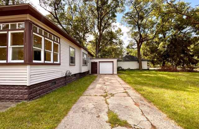 Three Bedroom Home in Muskegon Heights - 25 Amsterdam Avenue, Muskegon Heights, MI 49444
