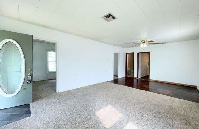 Beautiful 2 Bedroom 1 Bath Gallery 3