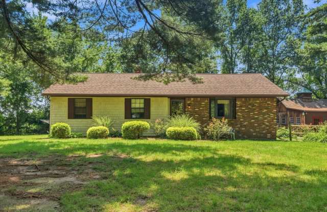 Spacious 3-Bedrooms Single Family House for Rent in Ludlow! photos photos