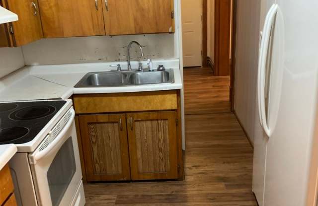 HOUSE FOR RENT 3 BR, 1 BA - Attached Garage - Central Air - Fenced in yard, Gallery 4