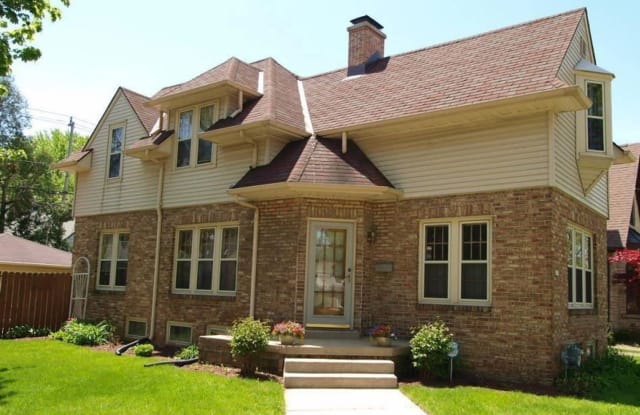 531 E Hampton Rd - 531 East Hampton Road, Whitefish Bay, WI 53211