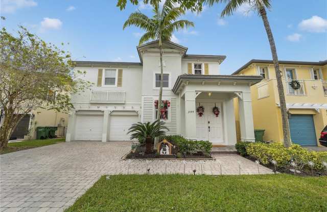 2944 NE 2nd Dr - 2944 Northeast 2nd Drive, Homestead, FL 33033
