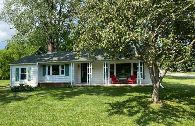 Sprawling 2 bedroom ranch in quaint village of Armada Gallery 1