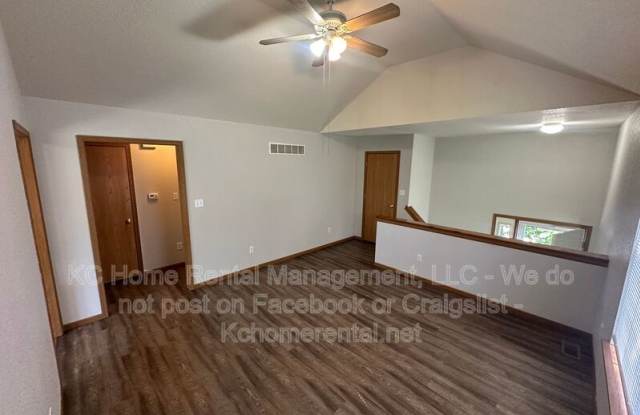 709 SE Drew Ct Gallery 4
