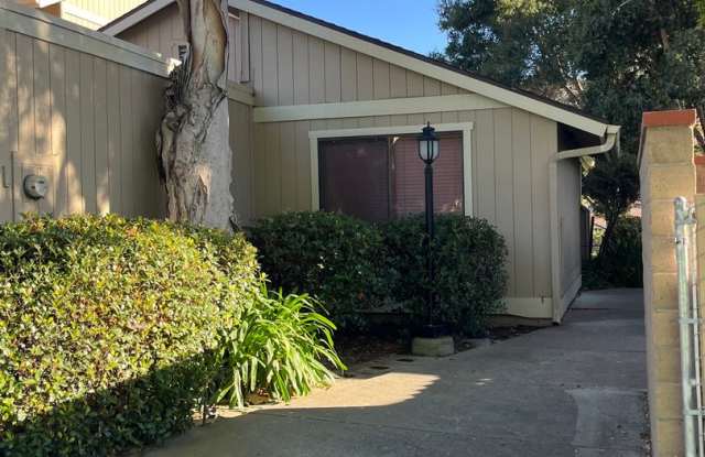 2 Bedroom, 2 Bathroom home on King Court. photos photos 2 Bedroom, 2 Bathroom home on King Court. photos photos