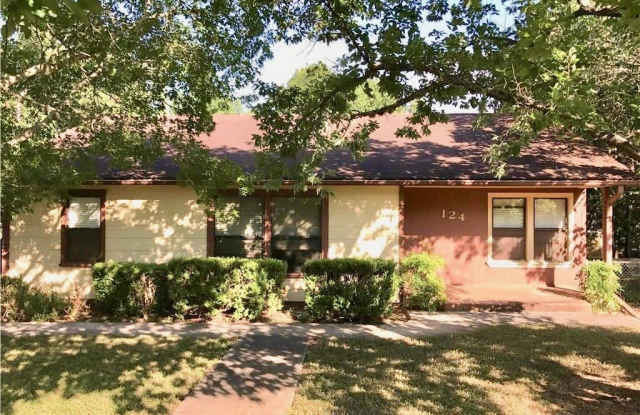 Charming 3 Bedroom Home - Large Backyard - Carport - 124 East Holland Street, San Marcos, TX 78666
